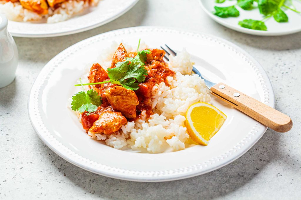 Poulet en sauce tomate au piment d’Espelette